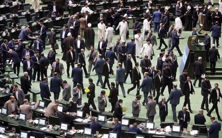 انتقاد تند رسانه تسنیم از بی‌نظمی عجیب نمایندگان مجلس