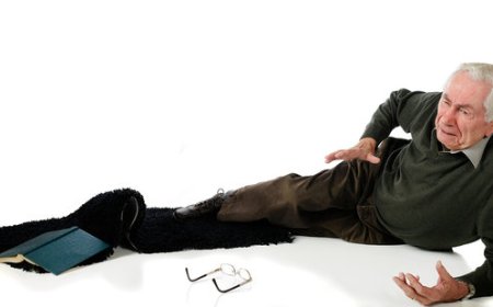 خطری که زمین خوردن برای مردان مسن دارد بیشتر از دیگران است