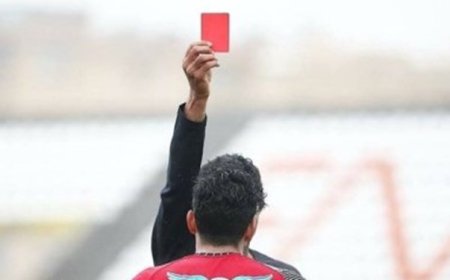 حمله به داور در لیگ یک در دقیقه 7 مسابقه+فیلم