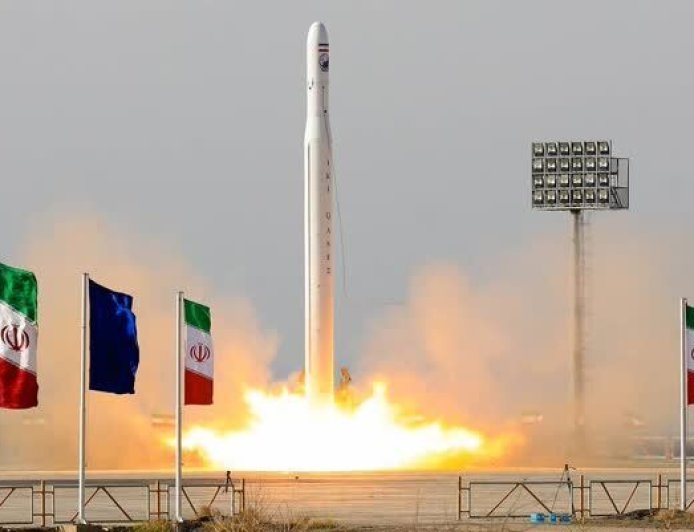 Iran : le CGRI a placé en orbite le satellite « Noor-3 »