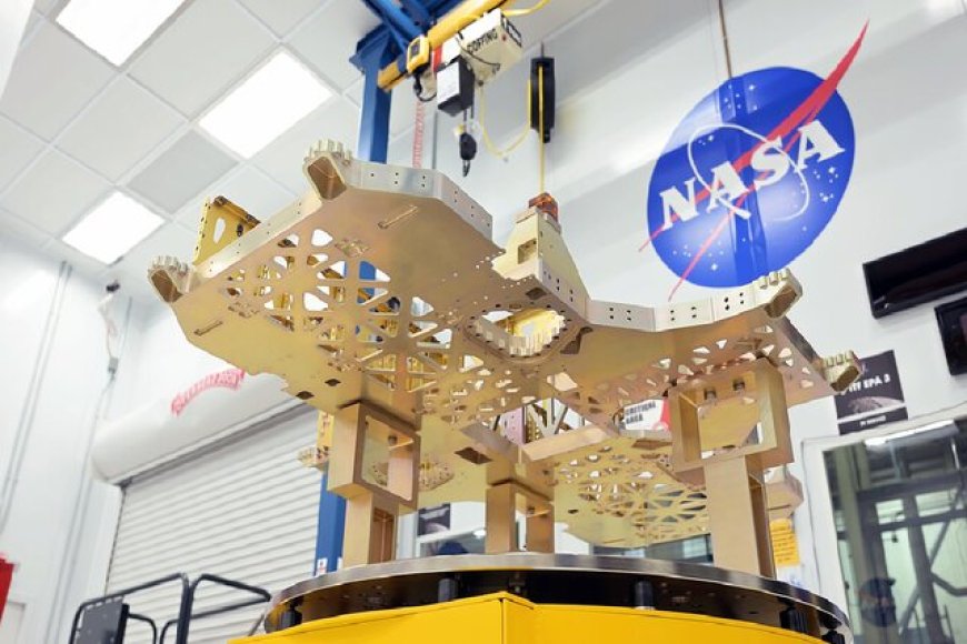 مهمانی ناسا برای دیدن مونتاژ اولین ماه‌نورد رباتیک