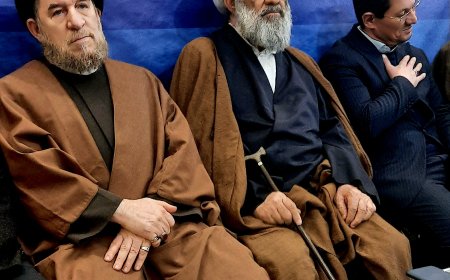 دیدار نمایندگان راه یافته به دور دوم با آیت الله علی ملکوتی و عرض تبریک به ایشان برای راه یابی به مجلس خبرگان