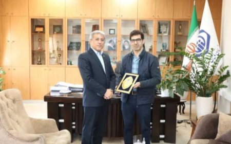 تجلیل مدیر کل تأمین اجتماعی استان آذربایجان شرقی از ورزشکار قهرمان استان