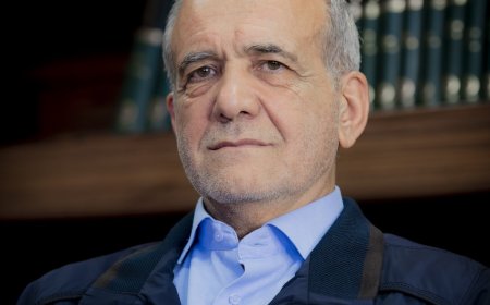 قاب قدیمی از پزشکیان و اعضای انجمن اسلامی دانشگاه تبریز