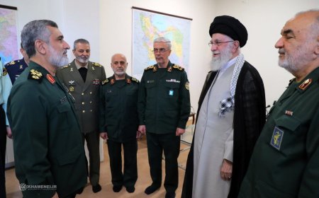 اعطای نشان فتح به سردار حاجی‌زاده از سوی رهبر انقلاب پس از موفقیت در عملیات وعده صادق