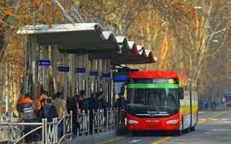 وضعیت نامطلوب ایستگاه‌های اتوبوس در بستان‌آباد؛ شهروندان خواستار رسیدگی‌اند