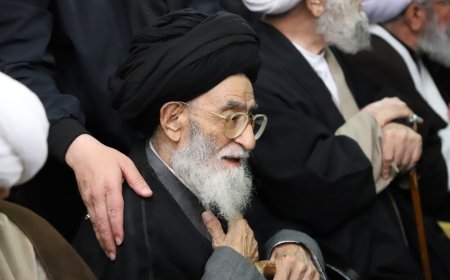 حضور آیت الله آل هاشم پدر در مراسم شام غریبان پسرس