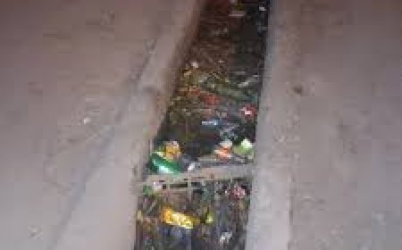 بوی تعفن از فاضلاب روباز در مهاباد